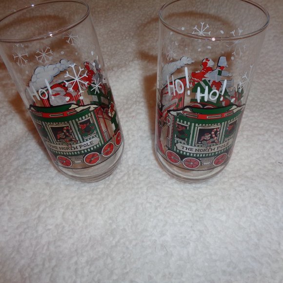 The North Pole Coca-Cola Christmas Vintage Drinking Glasses (set of 2) - Picture 4 of 6